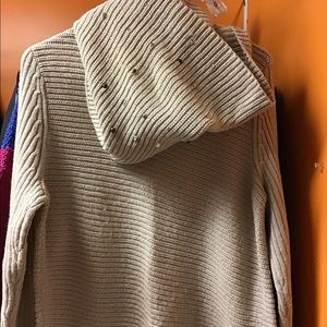 APT 9 beige sweater top, good length, petite PL